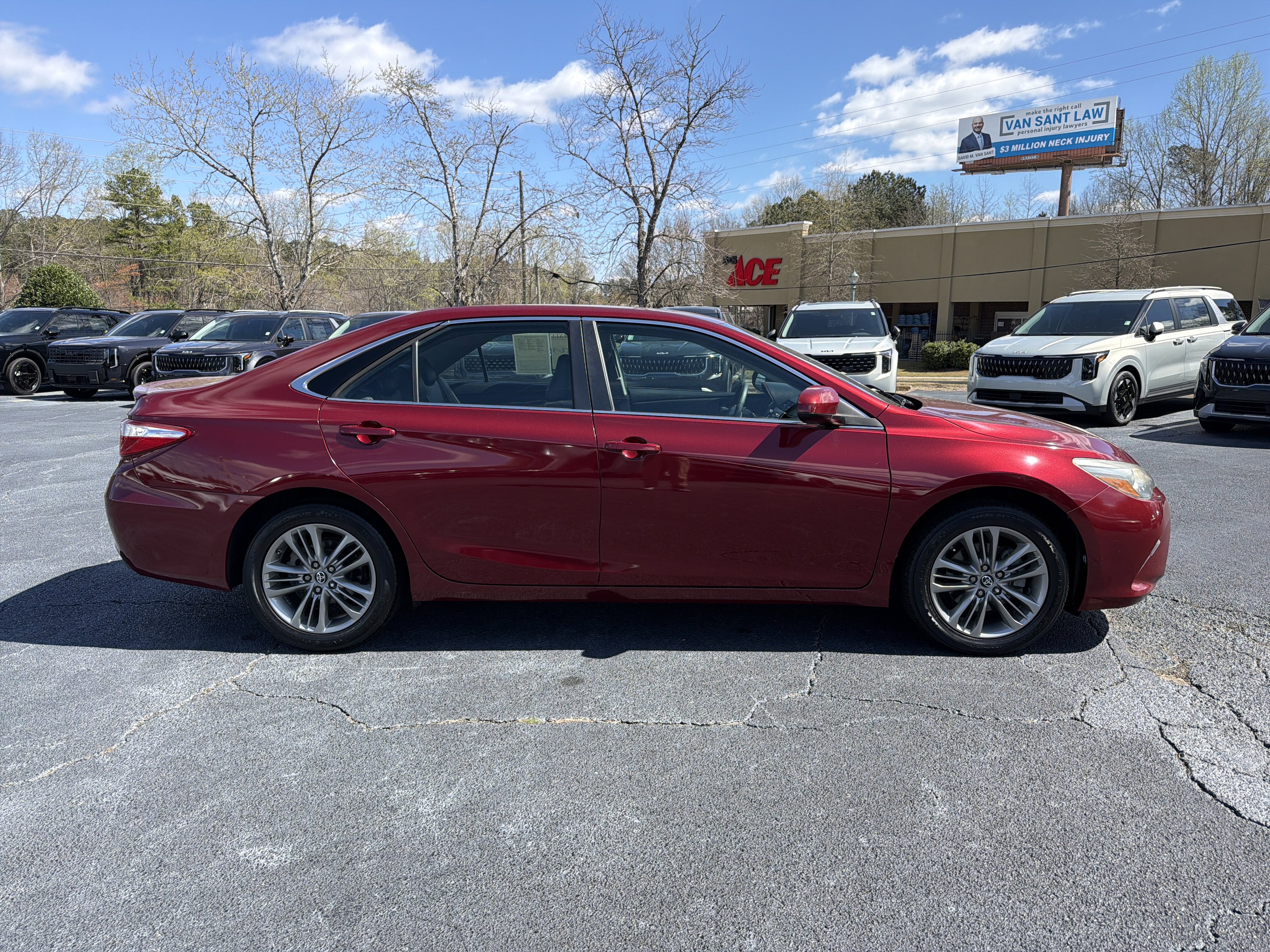 Used 2017 Toyota Camry SE image 12