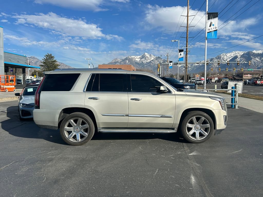 Used 2015 Cadillac Escalade Luxury AWD/4WD image 2