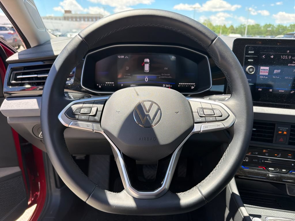 Certified 2025 Volkswagen Jetta SE FWD image 11