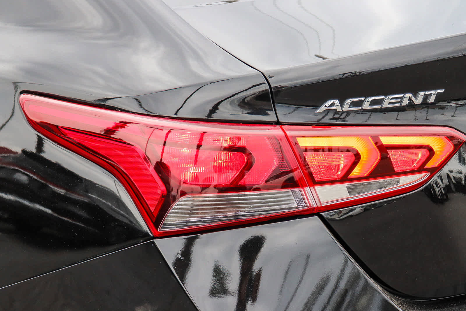 Used 2018 Hyundai Accent Limited image 8