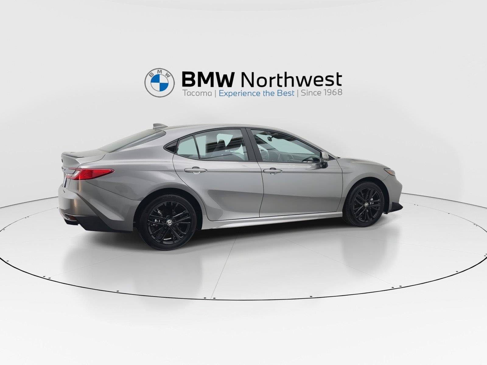 Used 2025 Toyota Camry SE AWD/4WD image 4