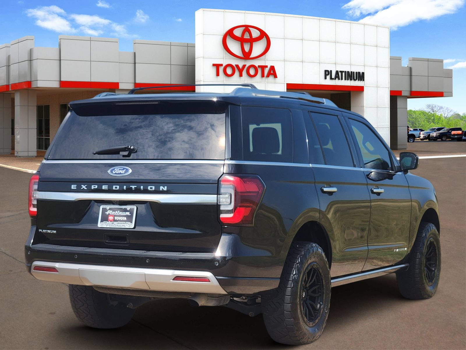 Used 2023 Ford Expedition Platinum AWD/4WD image 4