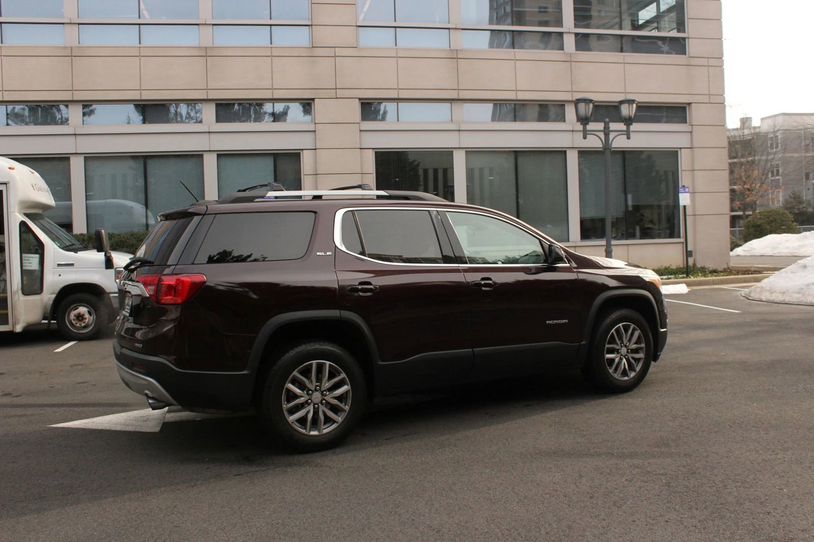 Used 2017 GMC Acadia SLE w/ Driver Alert Package I AWD/4WD image 7