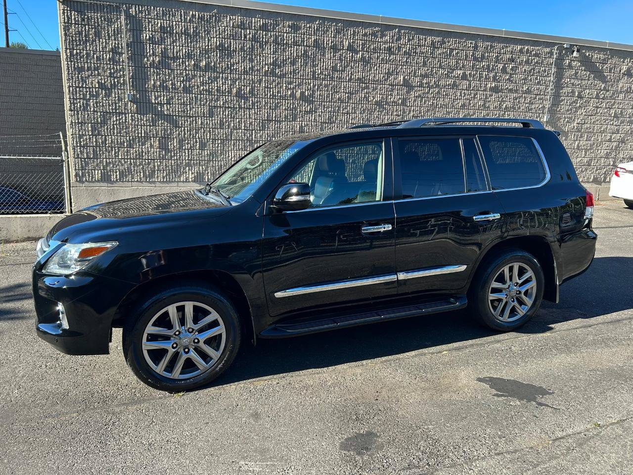 Used 2014 Lexus LX 570 4WD image 8