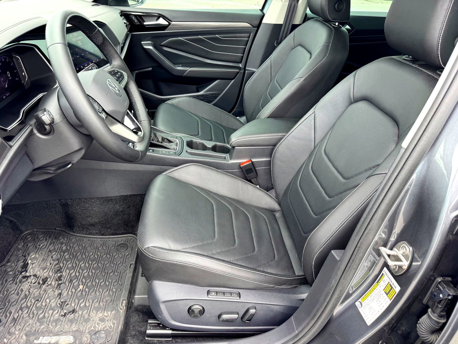 Used 2024 Volkswagen Jetta SEL FWD image 13