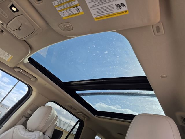 Used 2018 Lincoln Navigator Select w/ Technology Package image 21