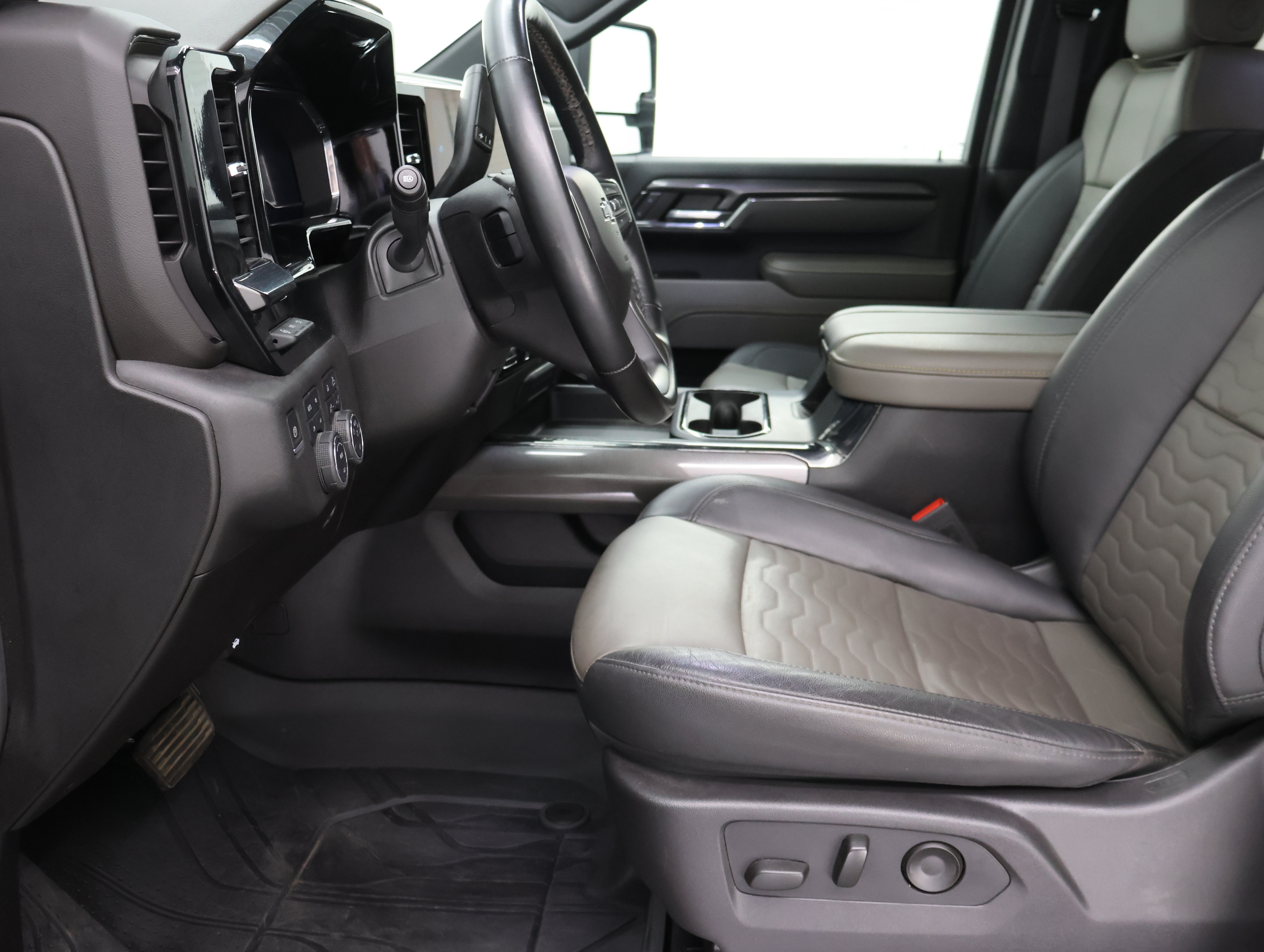 Used 2024 Chevrolet Silverado 2500 LTZ w/ LTZ Plus Package AWD/4WD image 69