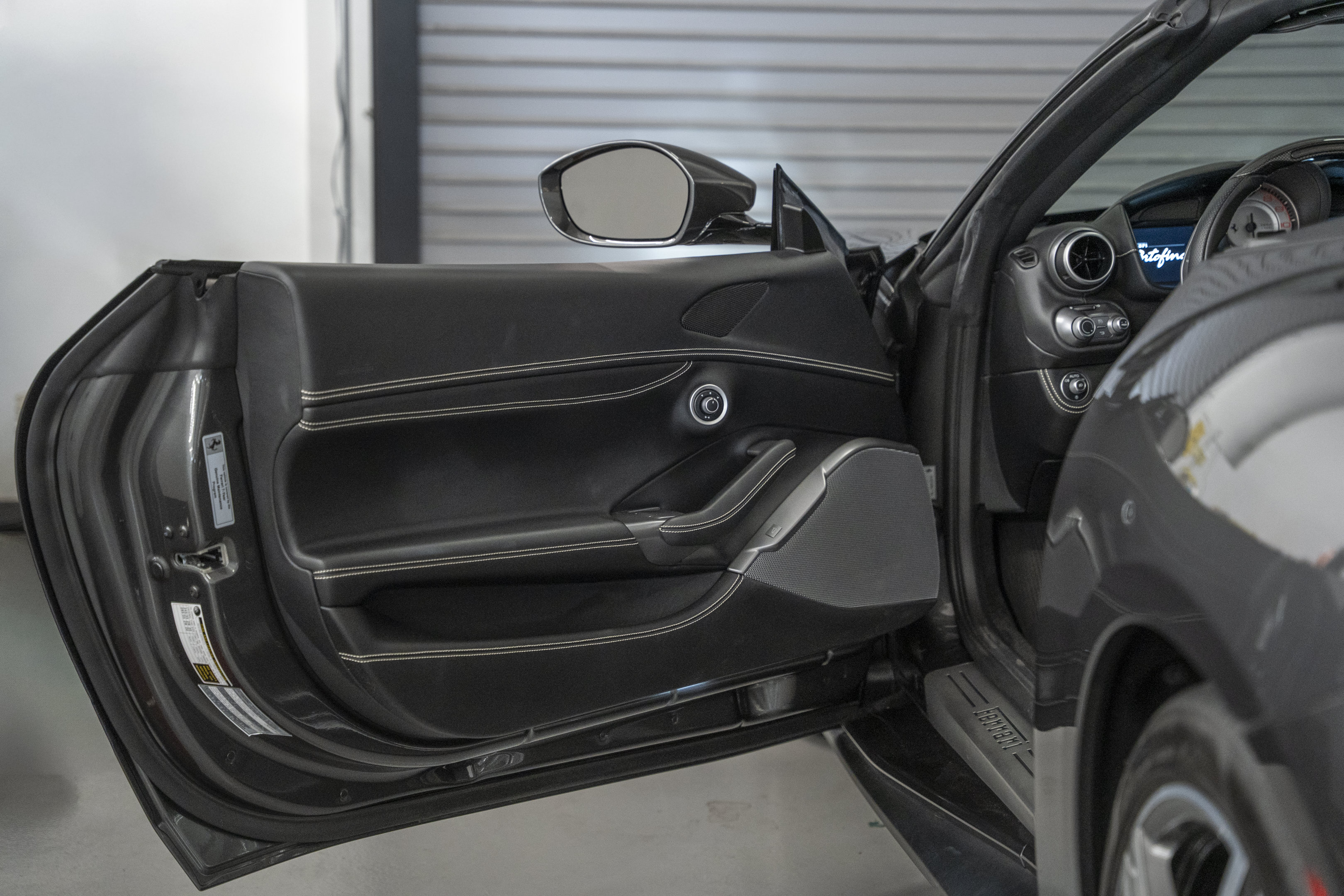 Used 2020 Ferrari Portofino RWD image 25