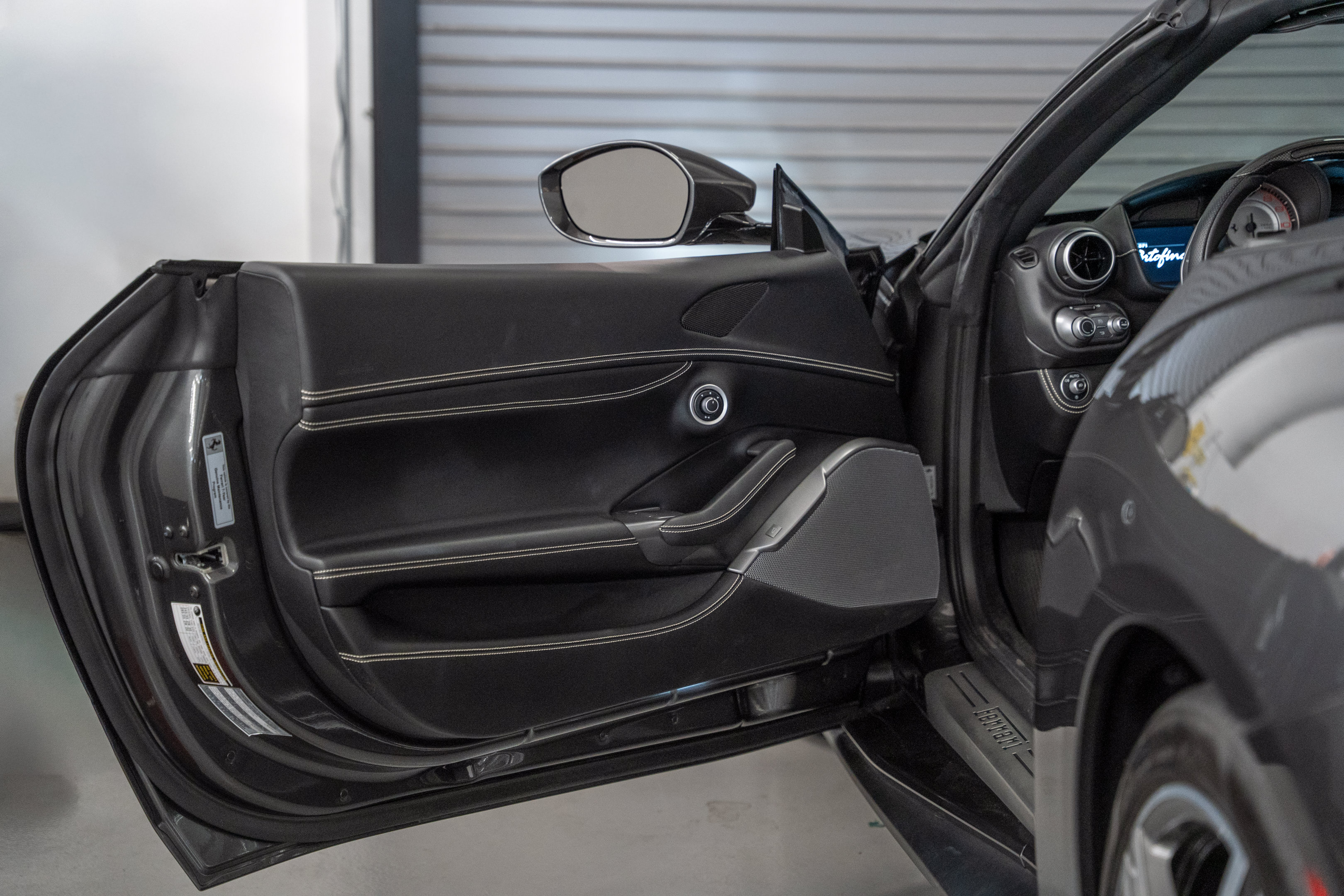 Used 2020 Ferrari Portofino RWD image 25