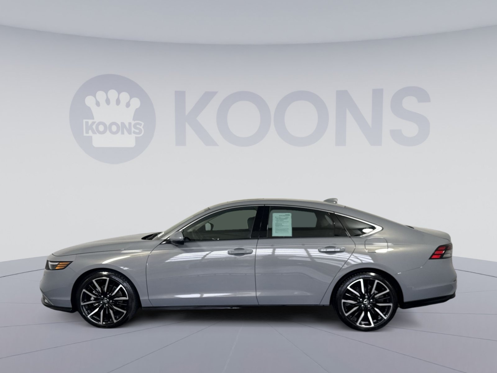 Used 2025 Honda Accord Touring image 2