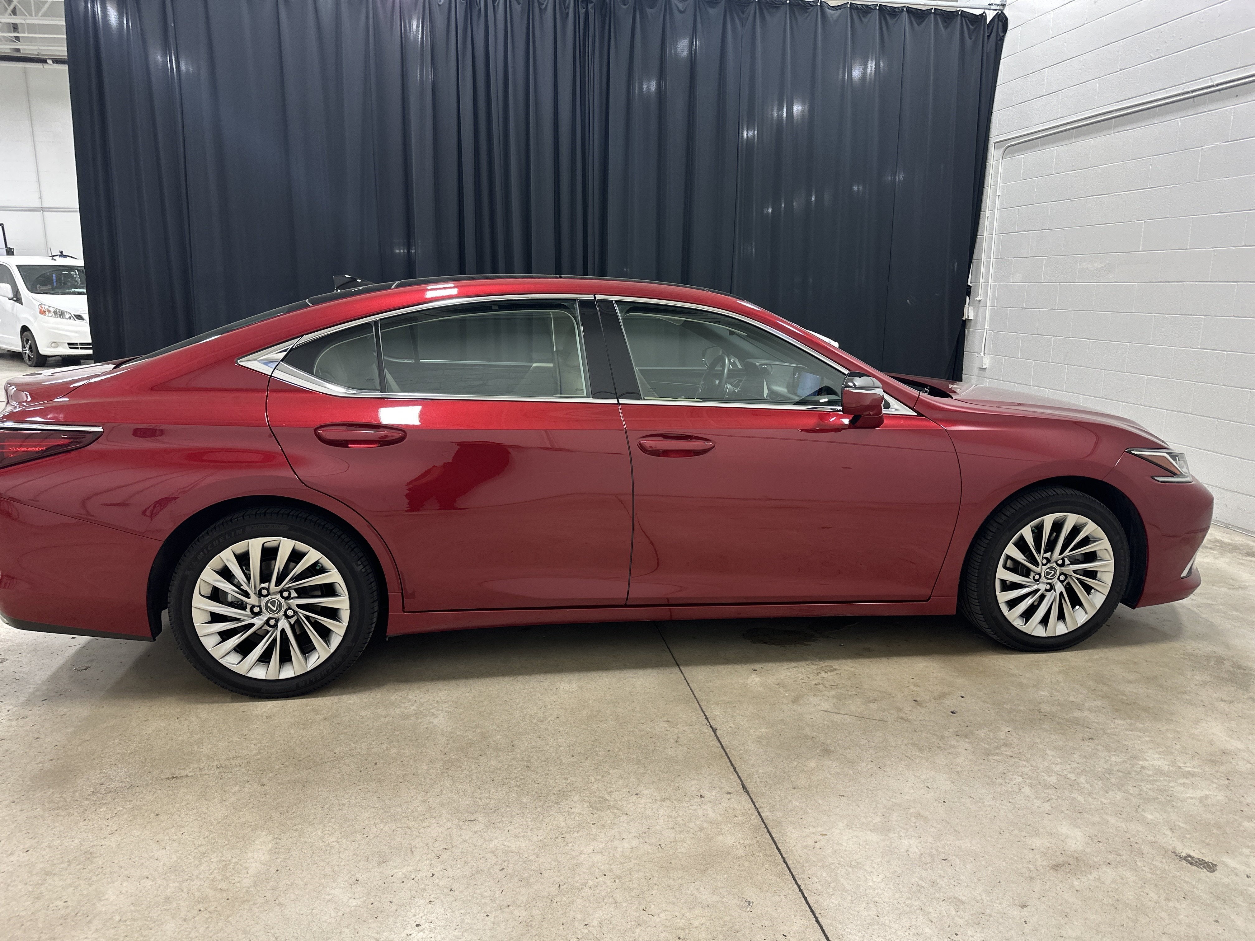 Used 2020 Lexus ES 350 Luxury w/ Accessory Package FWD image 11
