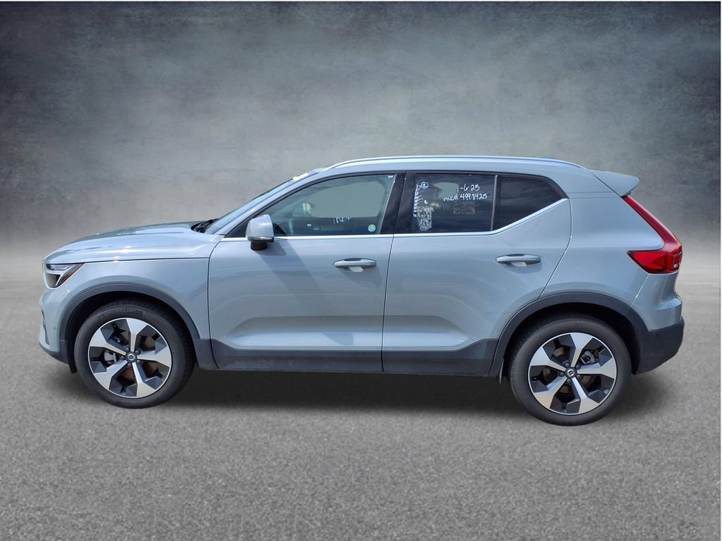 Used 2025 Volvo XC40 B5 Plus AWD/4WD image 11