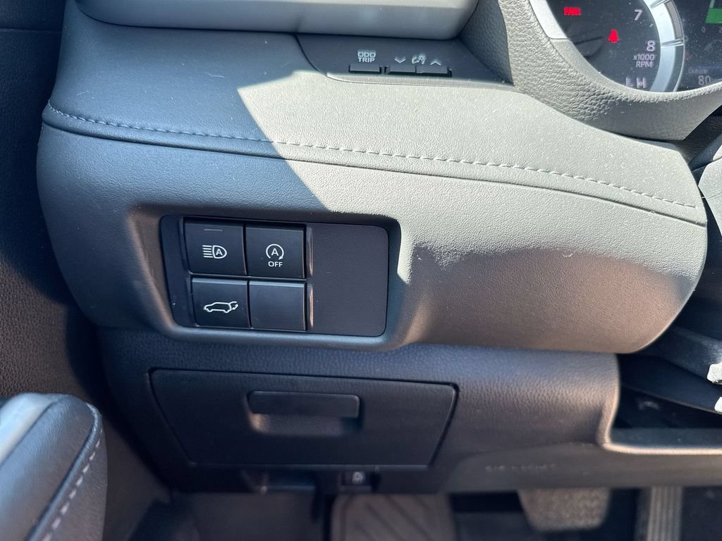 Used 2023 Toyota Highlander XLE AWD/4WD image 18