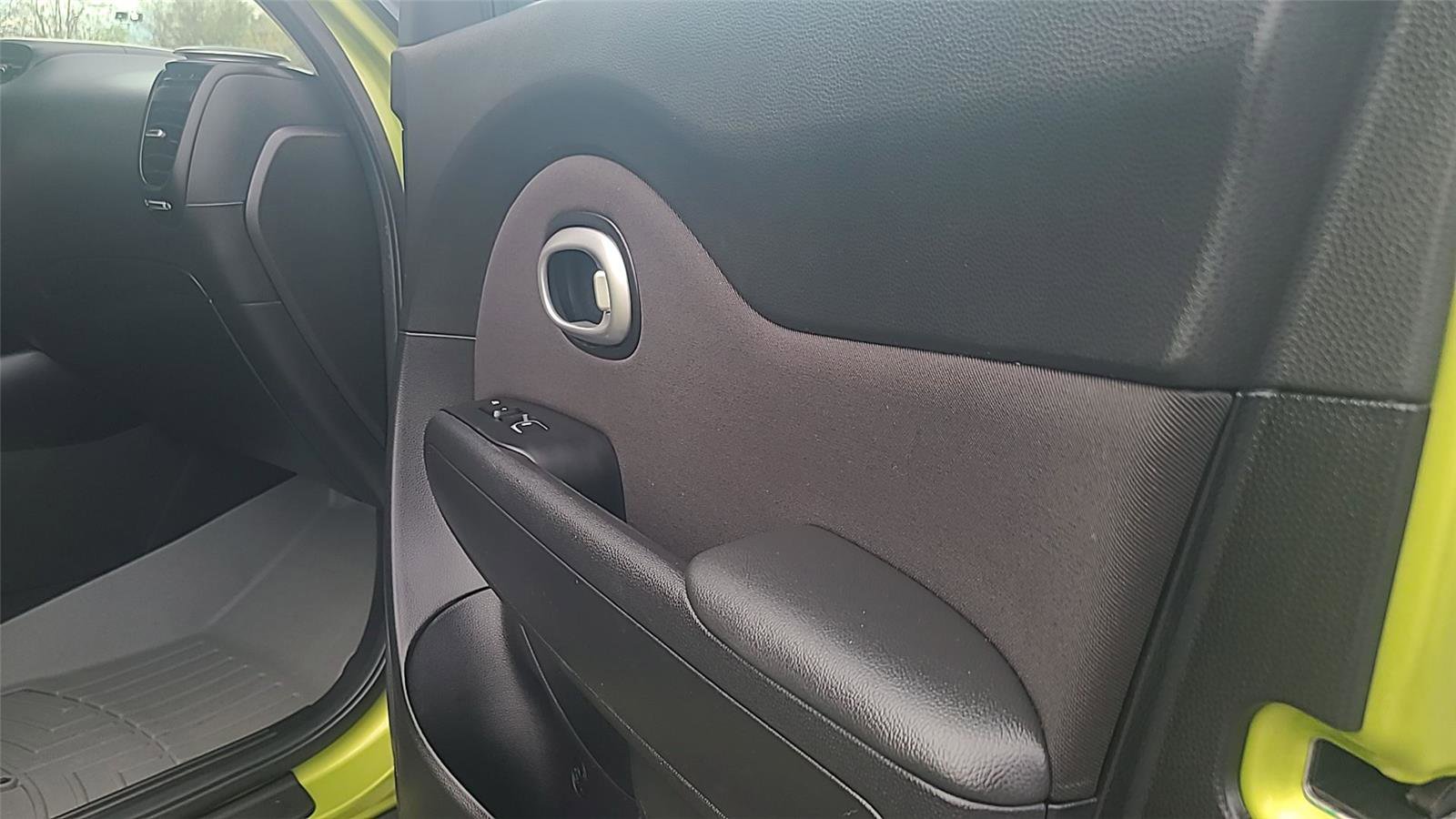 Used 2019 Kia Soul FWD image 12