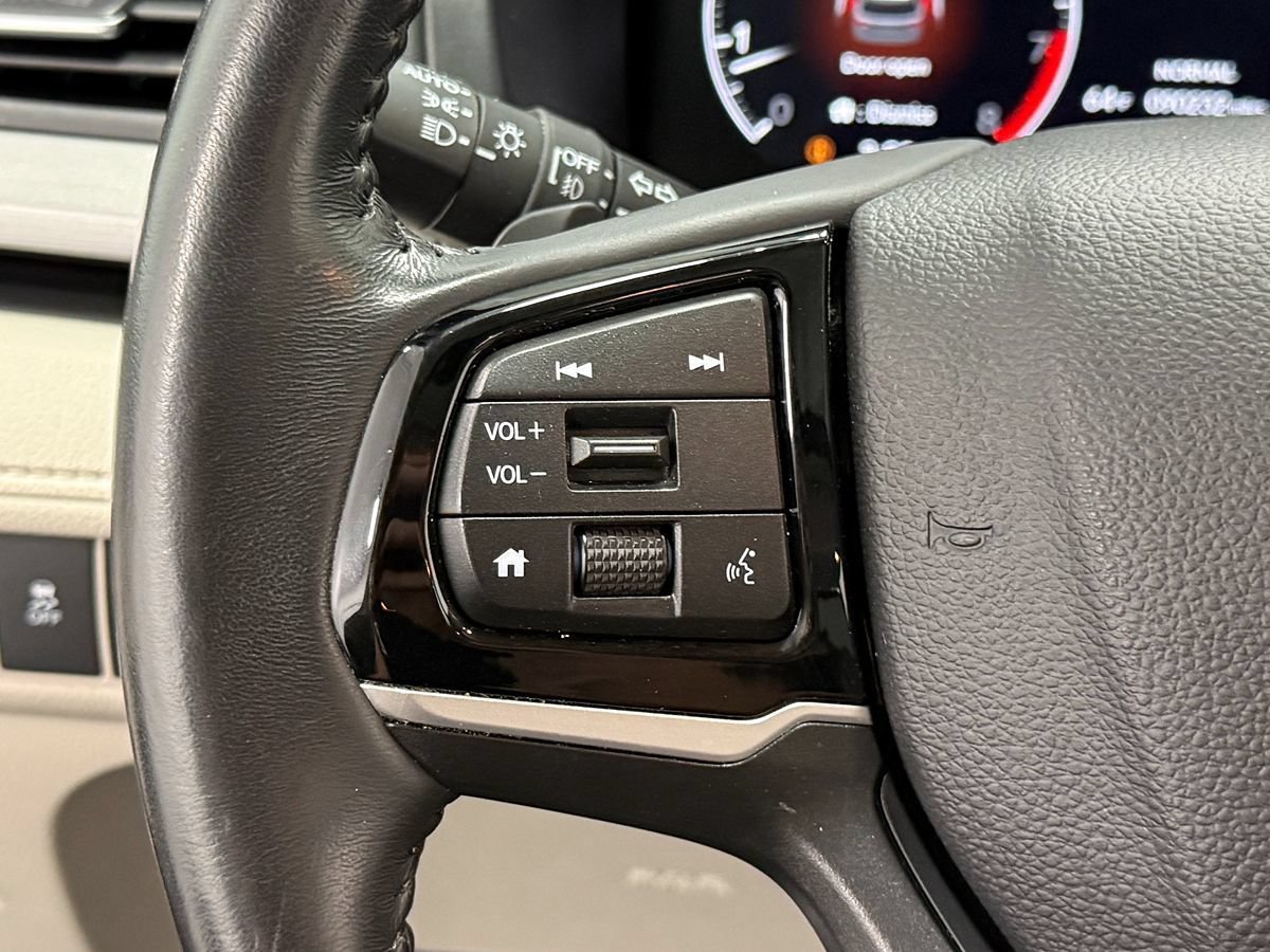 Used 2025 Honda Odyssey EX-L image 17