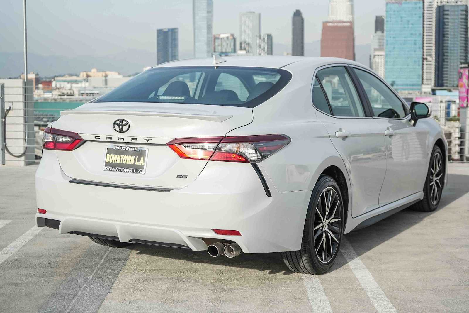 Used 2024 Toyota Camry SE image 6