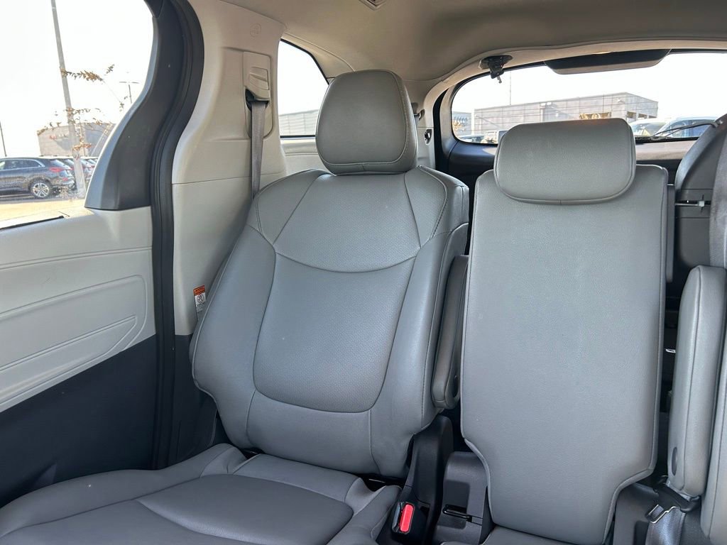 Used 2024 Toyota Sienna XLE image 12