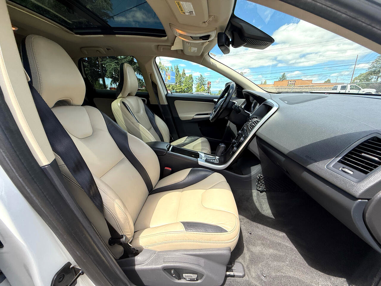 Used 2011 Volvo XC60 T6 R-Design w/ Convenience Pkg image 20