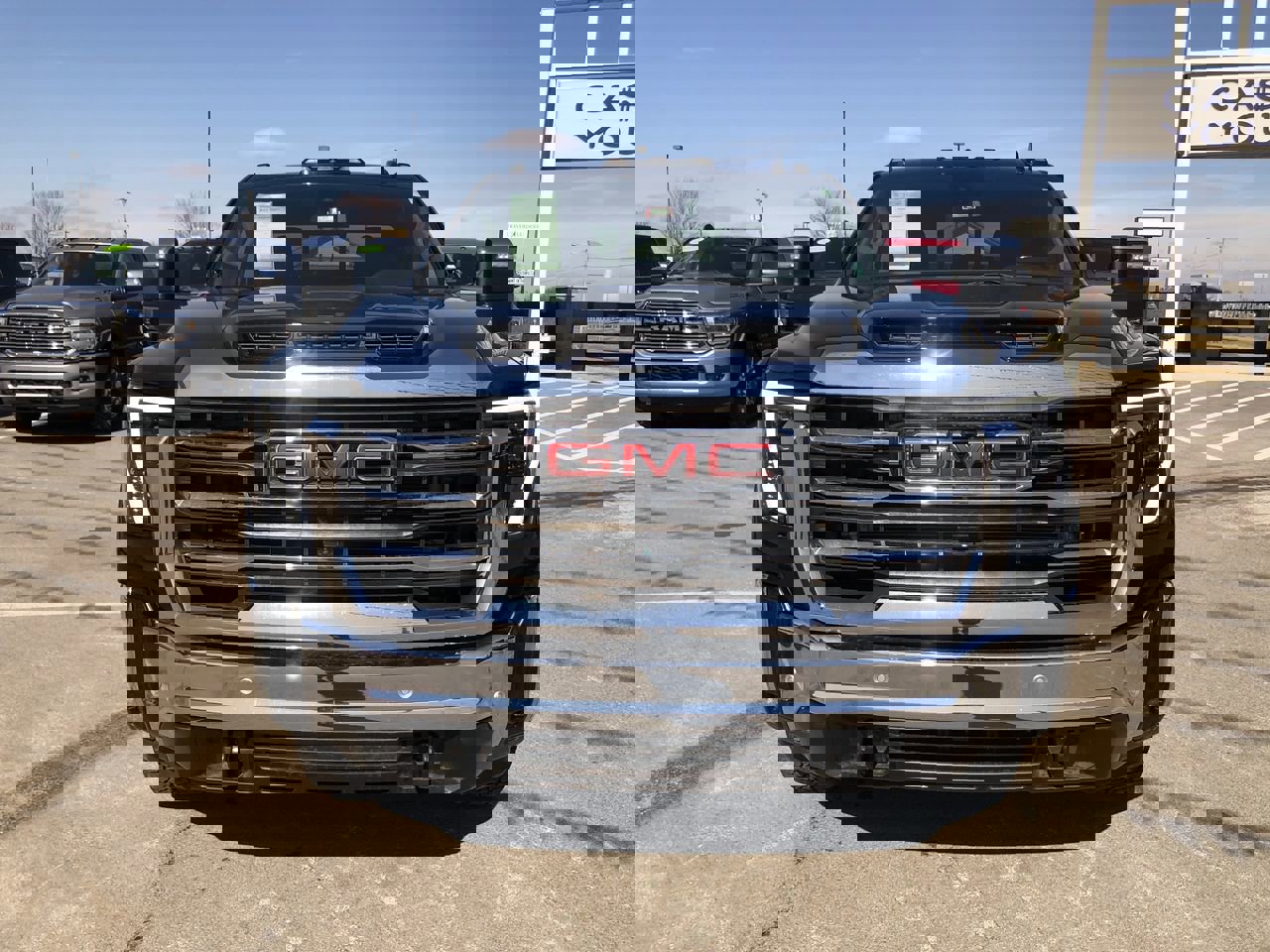 Used 2024 GMC Sierra 2500 SLT w/ SLT Convenience Package image 8