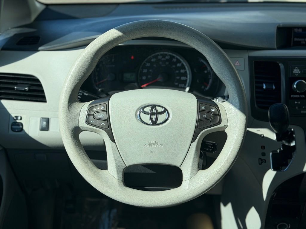 Used 2012 Toyota Sienna LE w/ Towing Pkg image 15