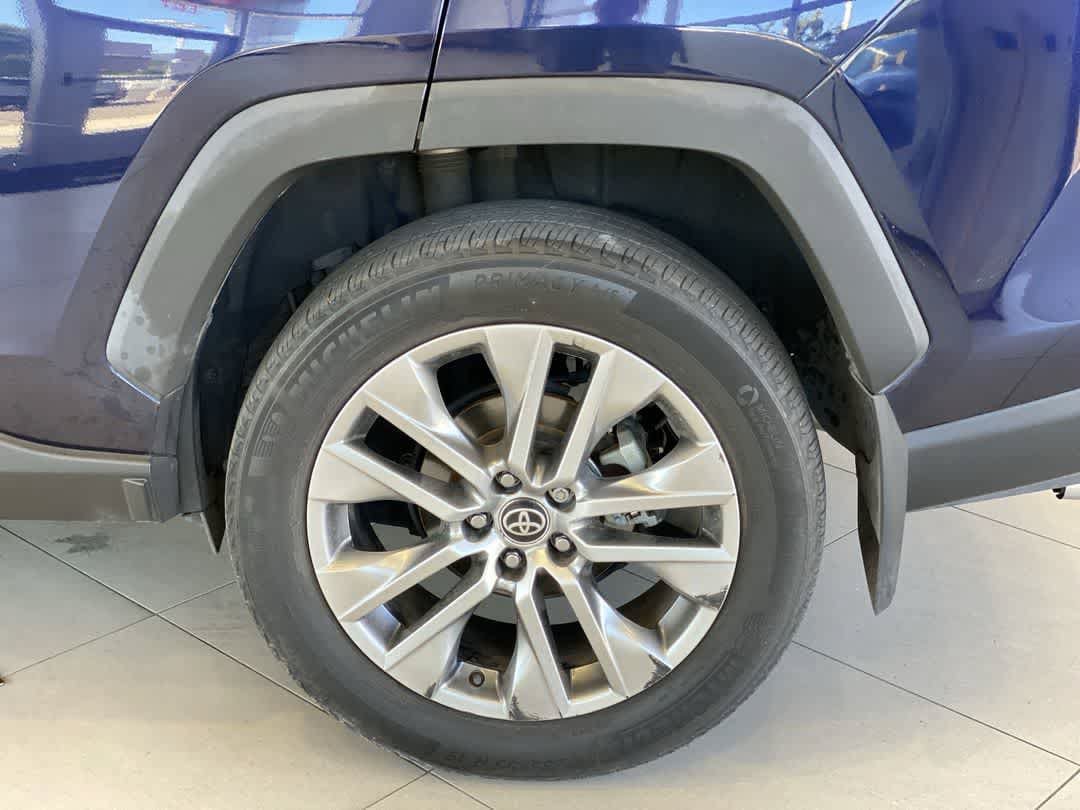 Used 2022 Toyota RAV4 XLE Premium AWD/4WD image 13