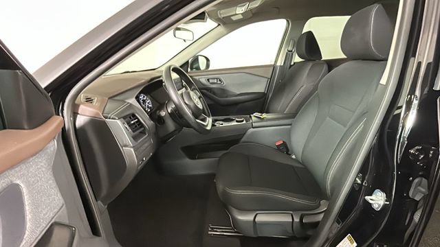 Used 2023 Nissan Rogue S AWD/4WD image 11