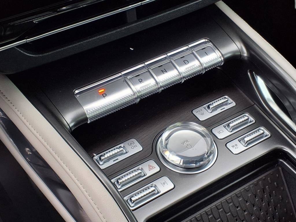 New 2025 Lincoln Nautilus Reserve AWD/4WD image 22