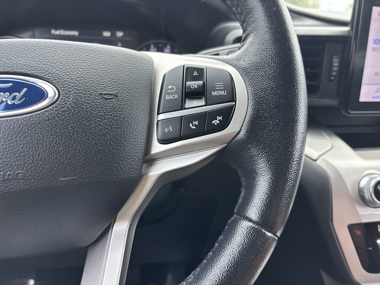 Used 2021 Ford Explorer XLT image 29