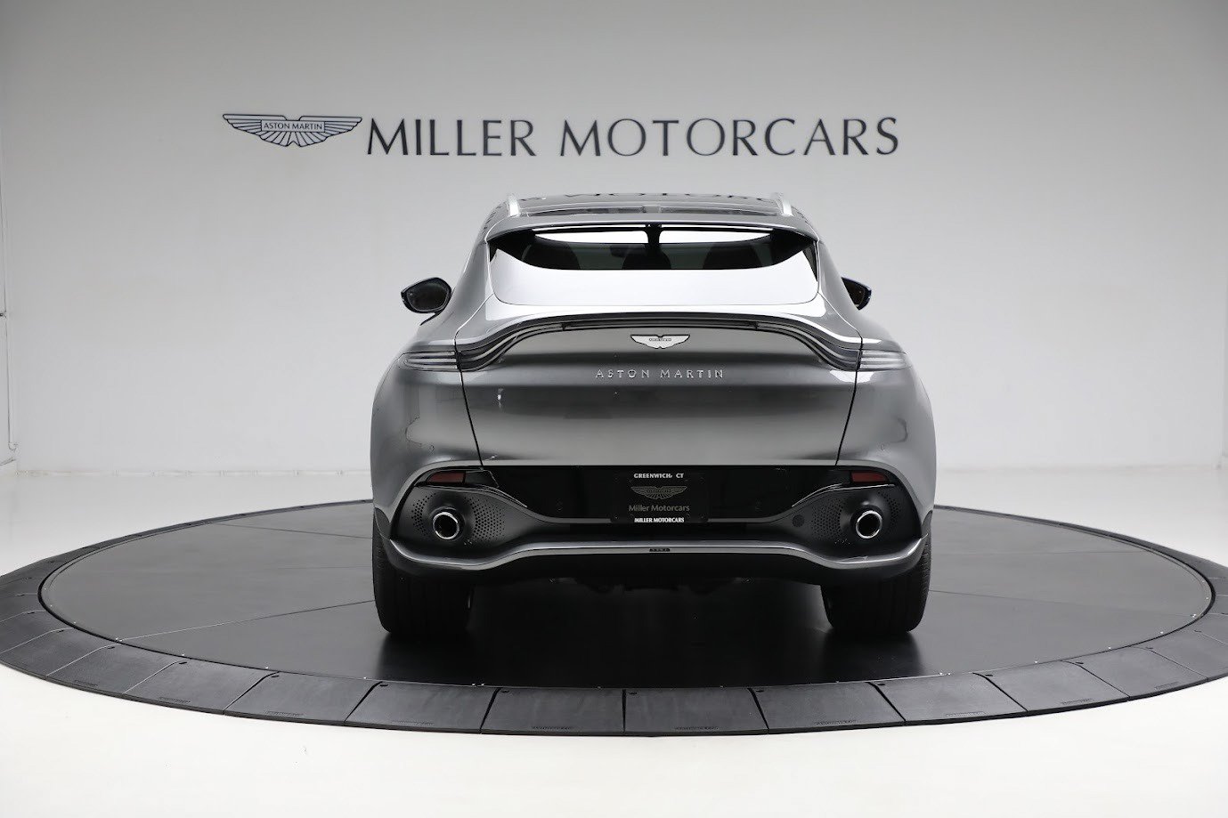 Used 2024 Aston Martin DBX AWD/4WD image 5