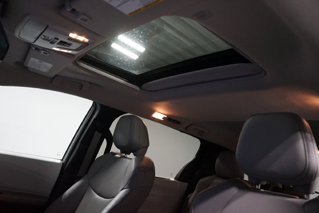 Certified 2025 Toyota Sienna XLE FWD image 35