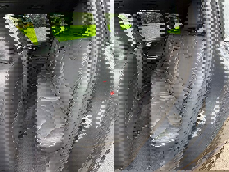 Used 2015 Volvo XC60 T6 R-Design Platinum image 16