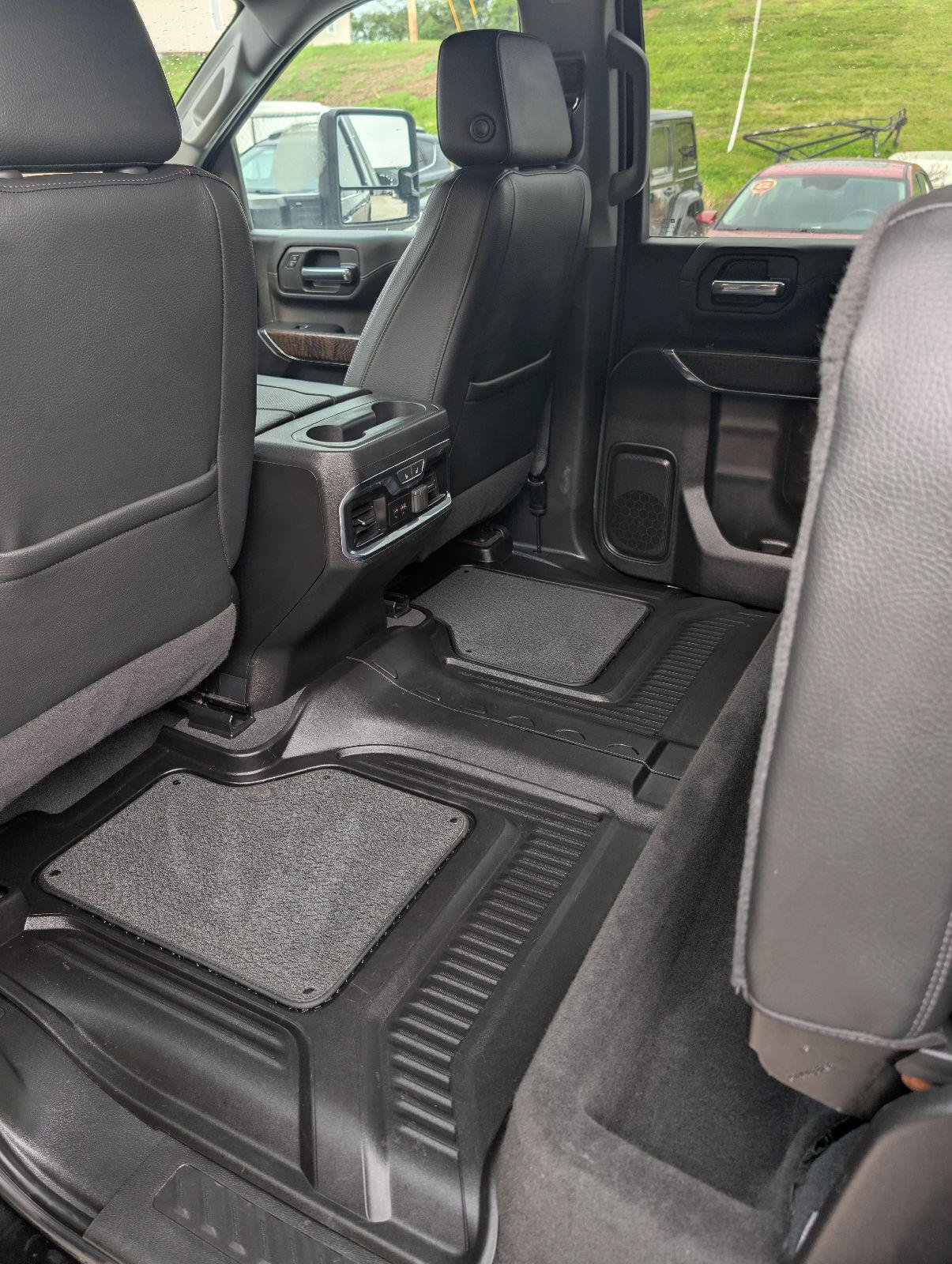 Used 2023 GMC Sierra 2500 Denali w/ Denali Black Diamond Edition AWD/4WD image 18