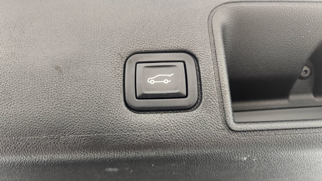 Used 2022 GMC Terrain SLT w/ LPO, Roadside Safety Package AWD/4WD image 18