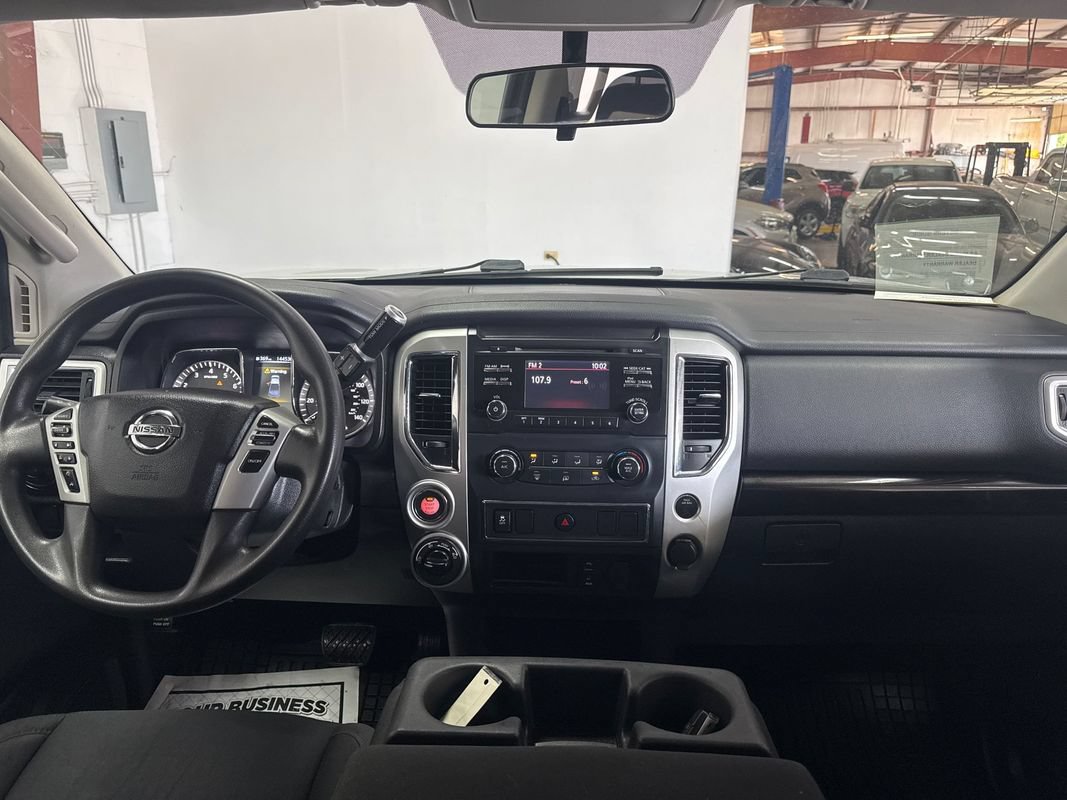 Used 2018 Nissan Titan SV AWD/4WD image 15