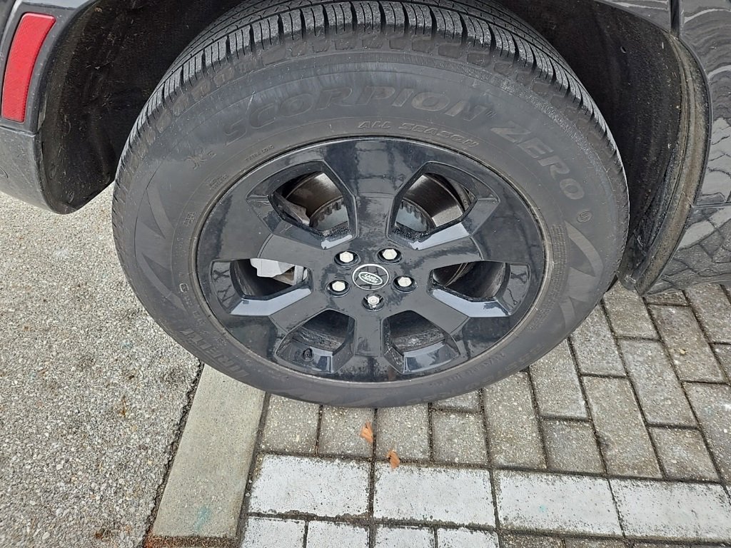 Used 2024 Land Rover Defender 110 X-Dynamic SE image 11