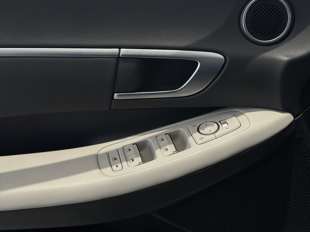 Used 2025 Hyundai Sonata SEL FWD image 23