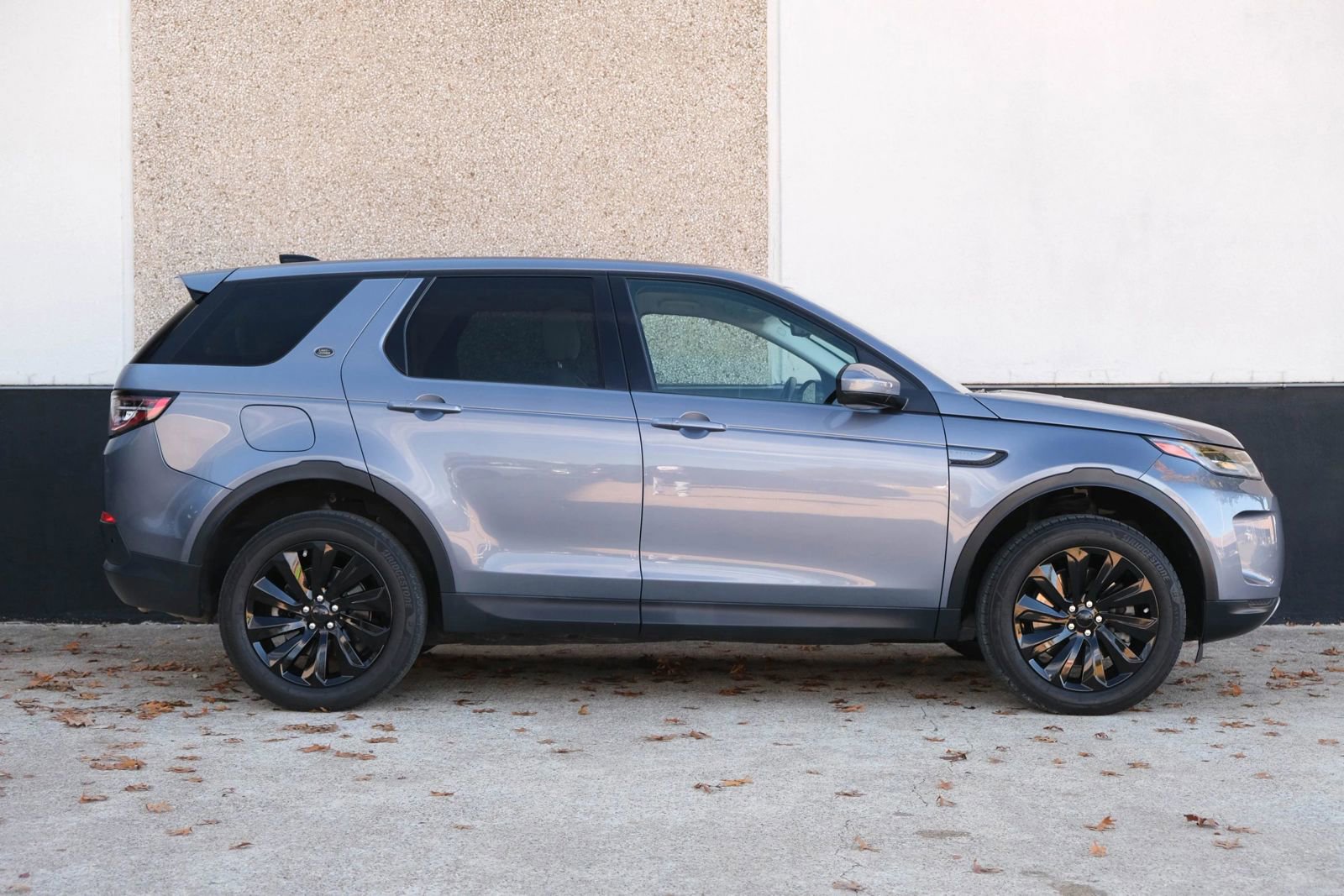 Used 2020 Land Rover Discovery Sport SE image 10