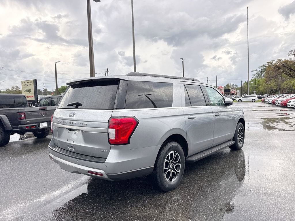 Used 2024 Ford Expedition Max XLT image 3