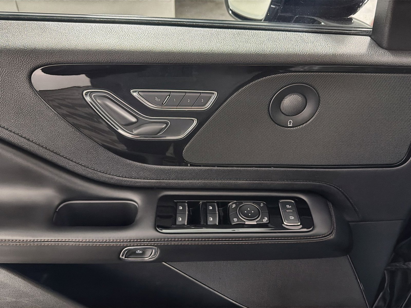 Used 2024 Lincoln Aviator Reserve w/ Jet Package image 15