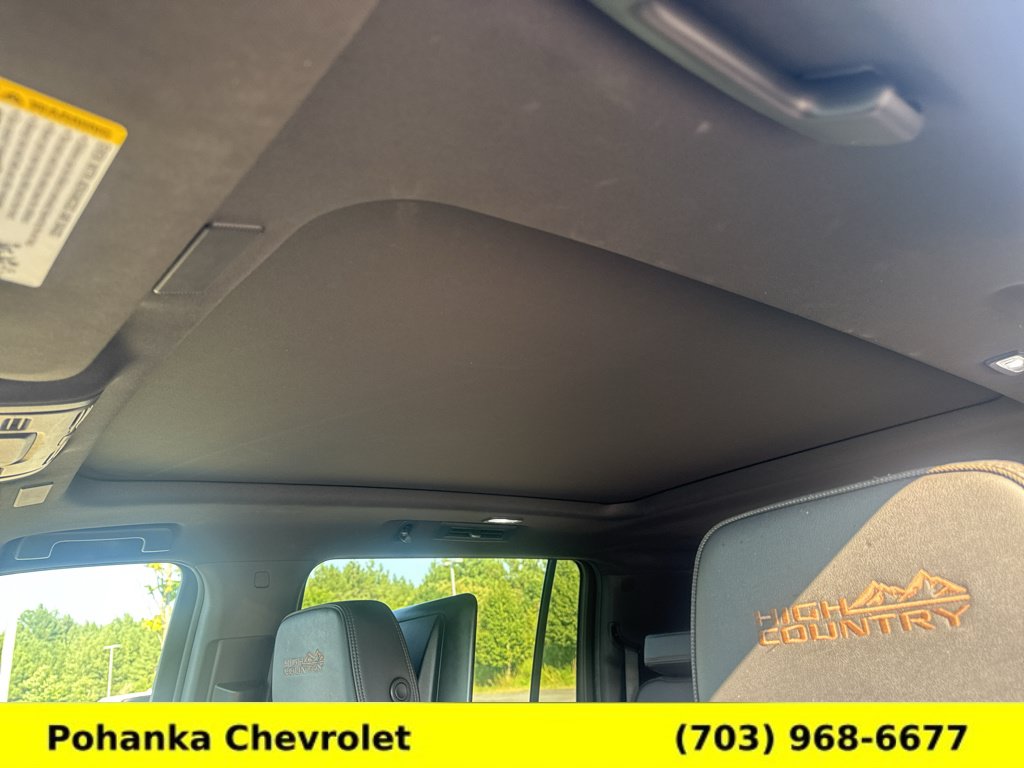 Used 2025 Chevrolet Suburban High Country AWD/4WD image 22