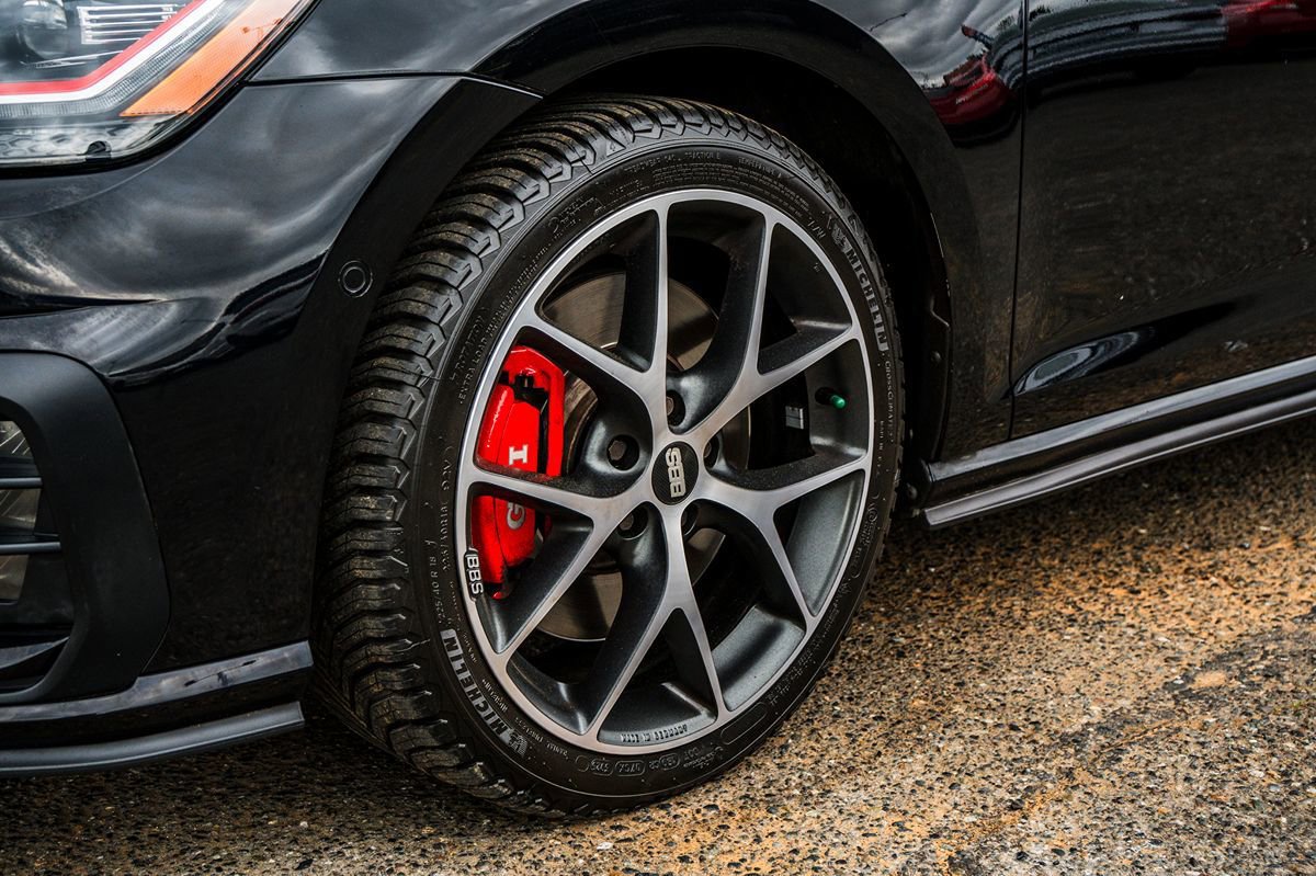 Used 2018 Volkswagen GTI SE FWD image 13