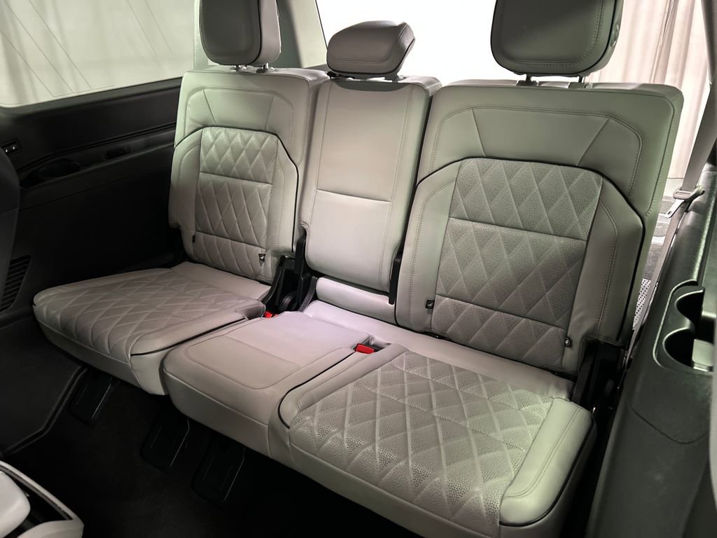 Used 2025 Lincoln Navigator L Black Label image 27