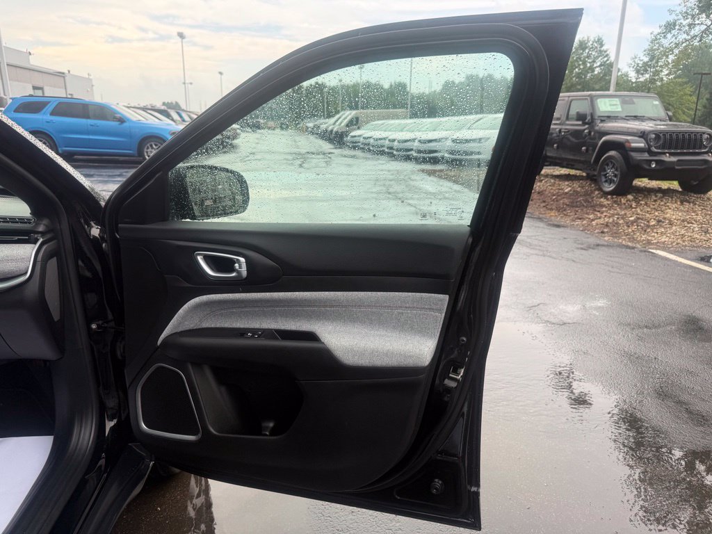 Certified 2024 Jeep Compass Latitude AWD/4WD image 50