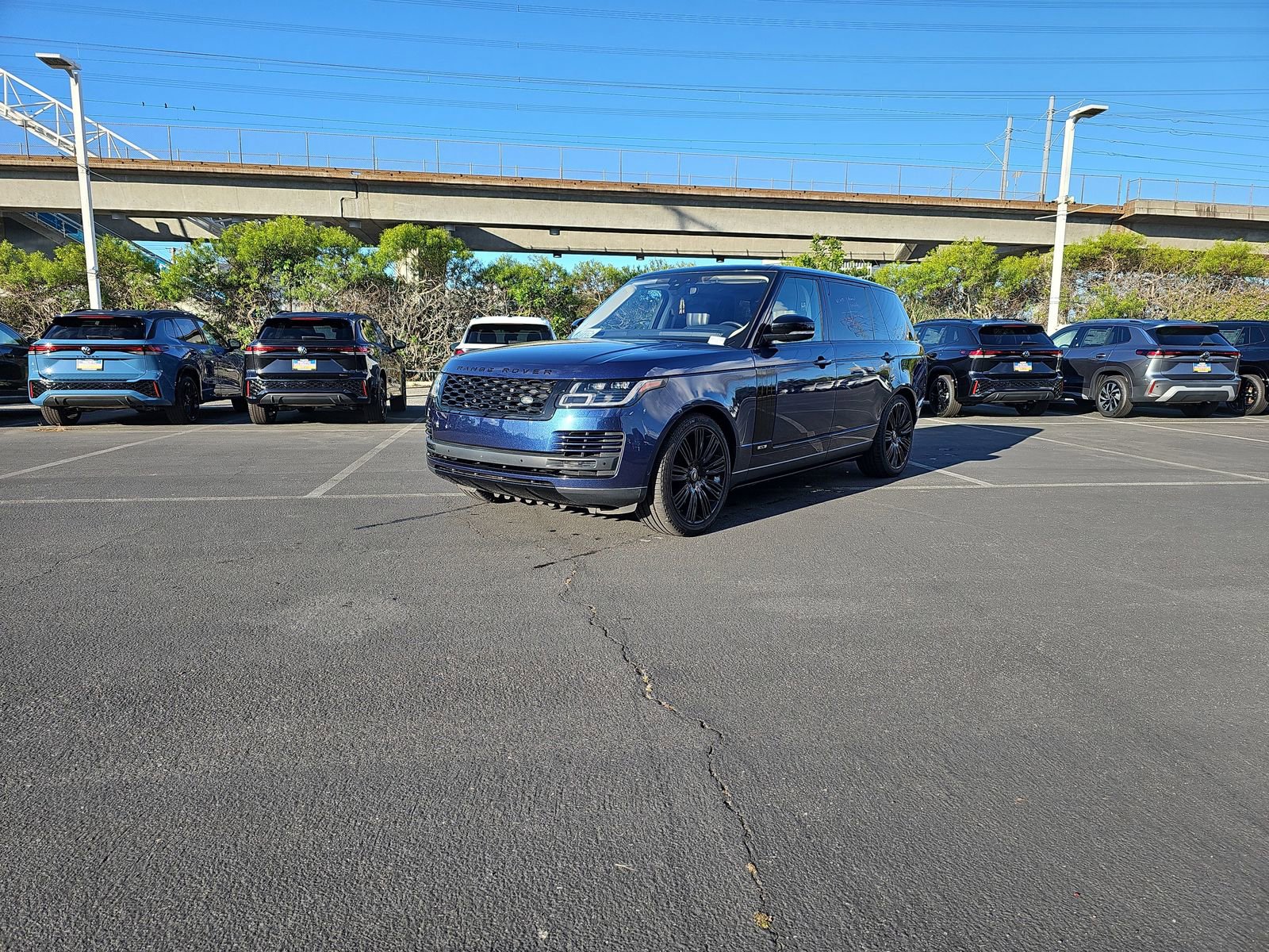 Used 2019 Land Rover Range Rover Long Wheelbase Supercharged image 3