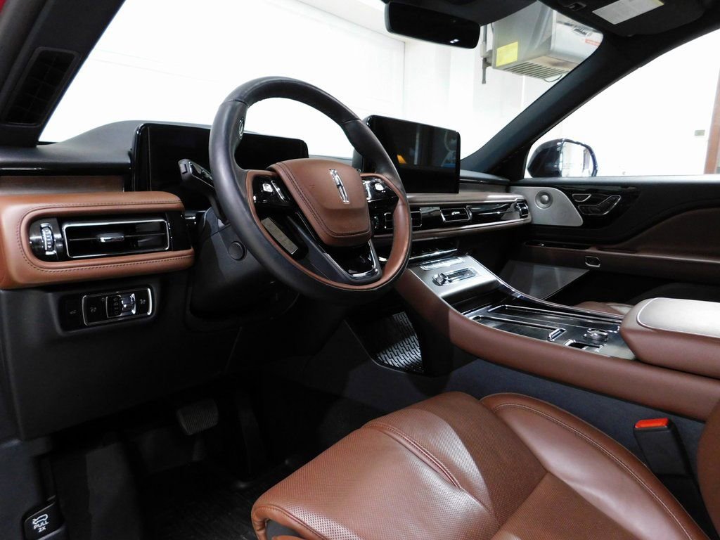 Used 2025 Lincoln Aviator Reserve w/ Equipment Group 201A image 37