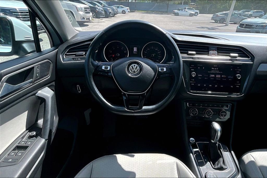 Used 2019 Volkswagen Tiguan SE w/ Panoramic Sunroof Package image 19