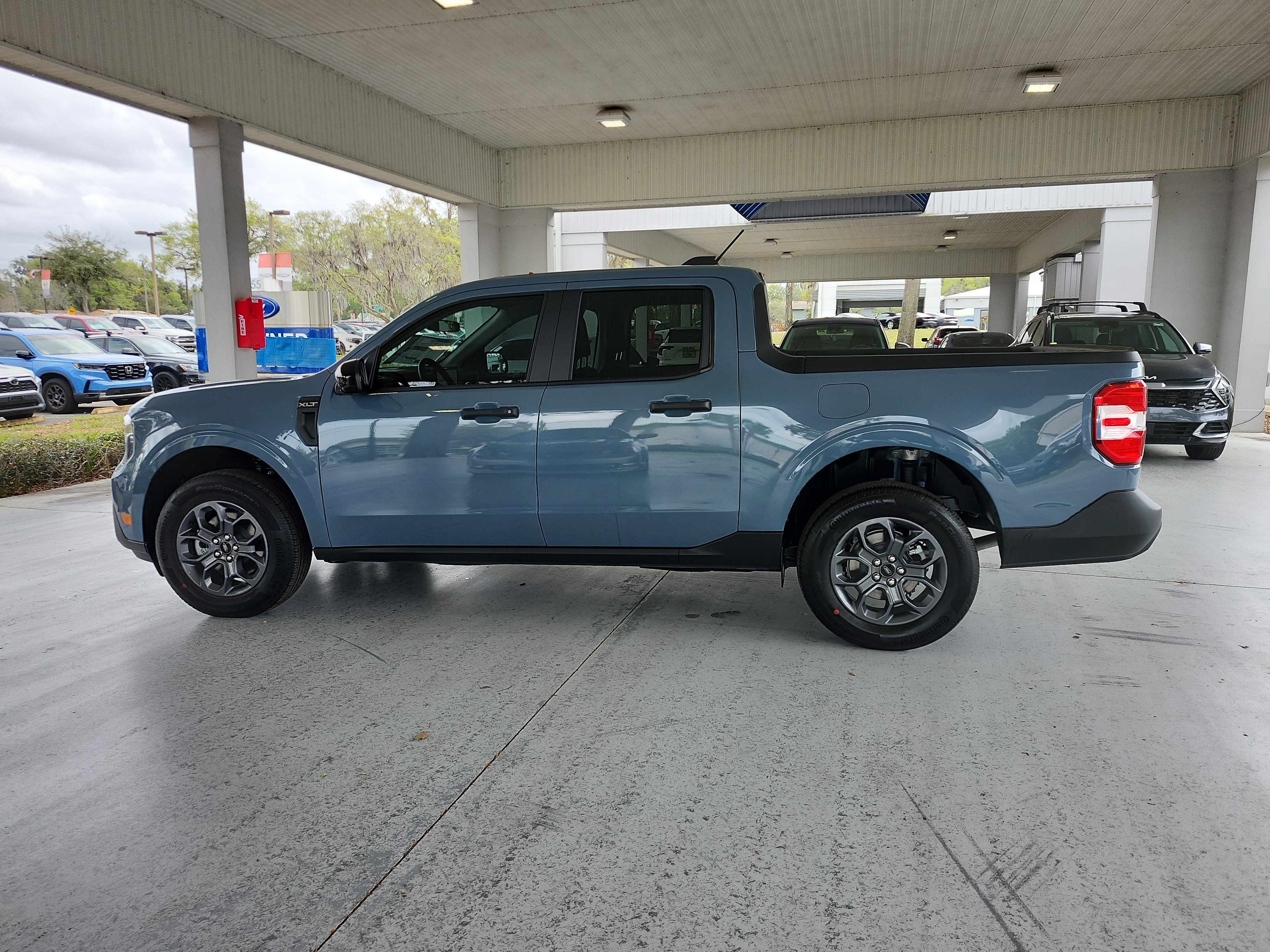 New 2026 Ford Maverick XLT w/ XLT Luxury Package AWD/4WD image 2