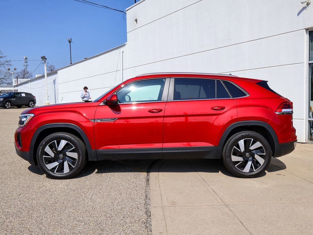 Certified 2025 Volkswagen Atlas Cross Sport SE w/ Panoramic Sunroof Package image 2