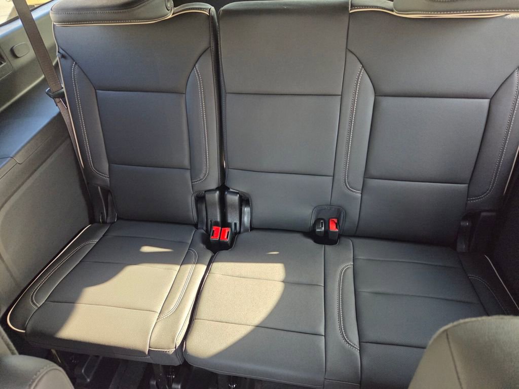 New 2026 Chevrolet Suburban Premier image 6