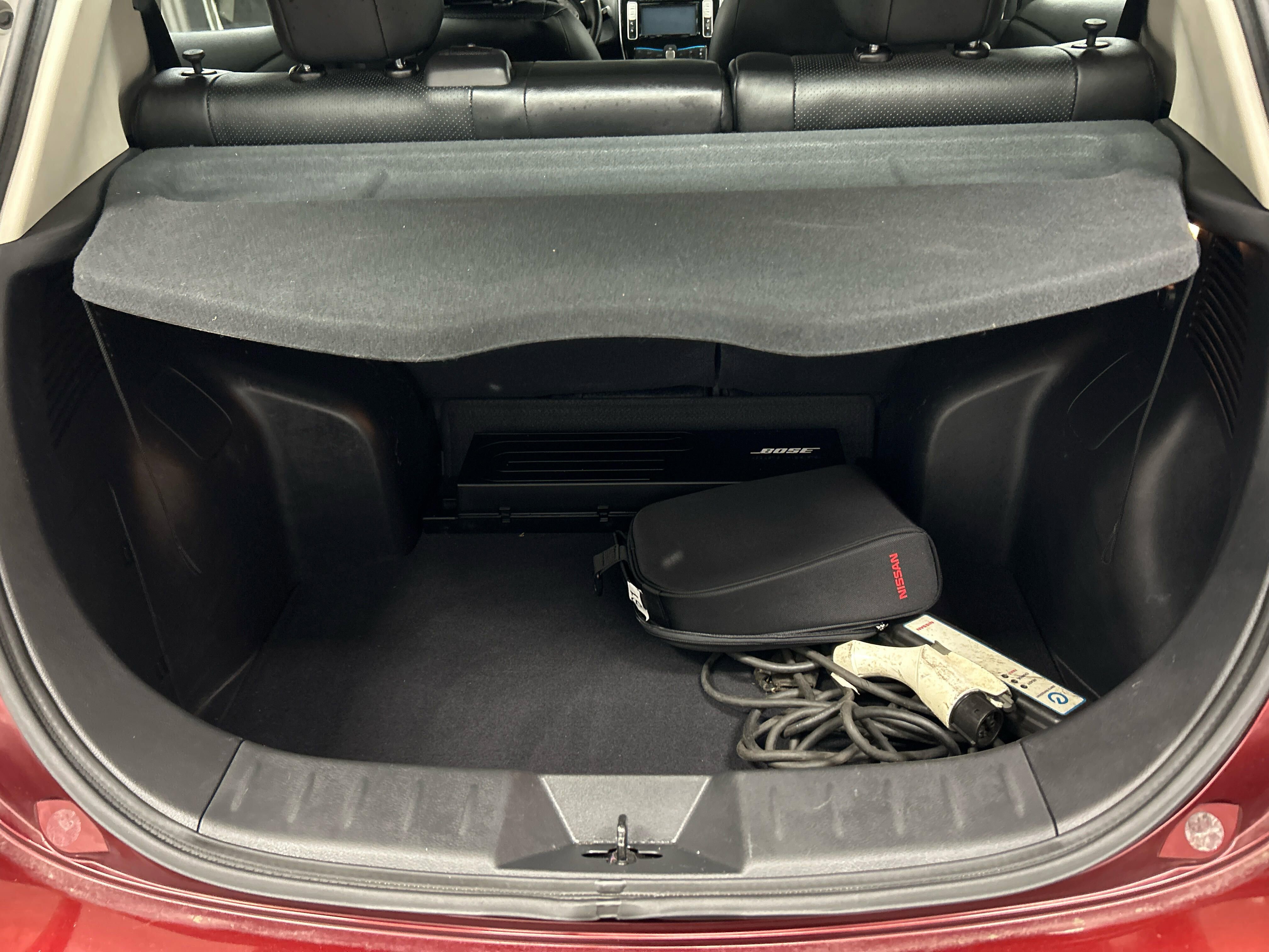 Used 2016 Nissan Leaf SL w/ Premium Package FWD image 12